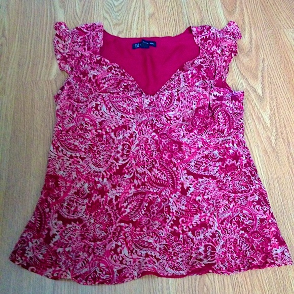 INC International Concepts red top •